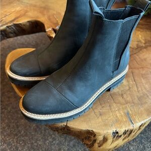 Black Leather Women’s Boots.